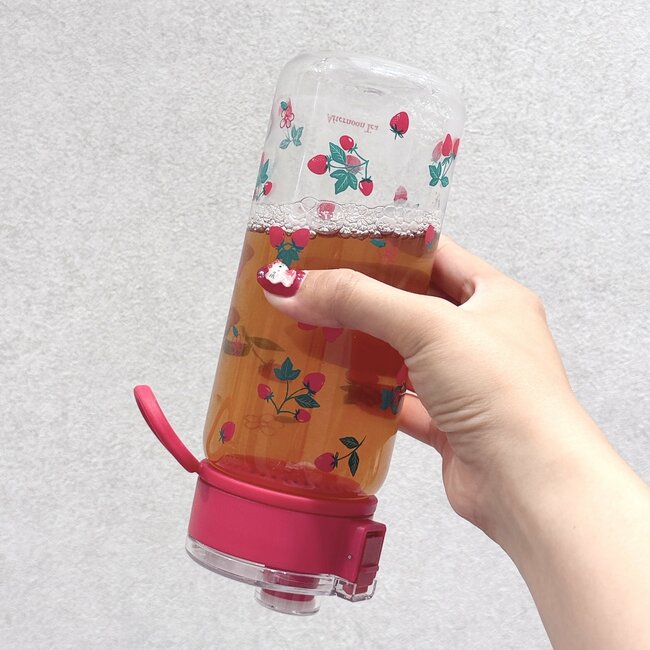水を飲む量が増えました!アフタヌーンティーの「華やかボトル」イチゴ柄が可愛すぎる!《購入レビュー》