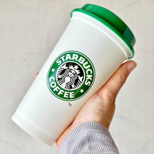 「2店舗回ってゲット」「朝イチで購入」スターバックスの“30周年記念グッズ”懐かしのロゴが可愛すぎる！「旧ロゴやっぱ好きだなぁ」