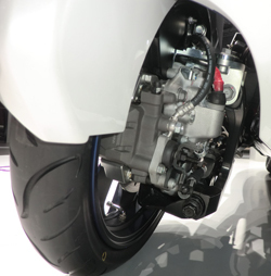 驚異の三輪車・トヨタの超小型モビリティ「i-ROAD」<br />発表現地ジュネーブで開発責任者に聞く