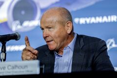 米ボーイングCEO「過ち認める必要ある」 側壁吹き飛ぶ事故