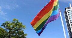 LGBT（セクシュアル・マイノリティ）の当事者は職場でカミングアウトをするべきか？