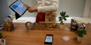 ドコモのスマホ決済「d払い」が2018年4月に開始！決済時にポイントが貯まるうえ、dポイントカードとクレジットカードのポイントも獲得できて超お得！