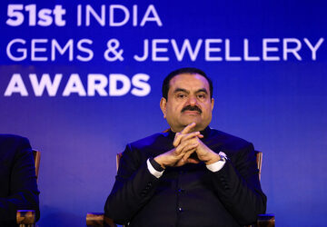 インドの富豪アダニ氏、米当局が調査　イランと取引か