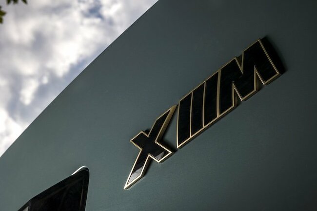 【試乗記】BMWの新たなSUV「XM」が“異様に硬い”乗り心地になった理由