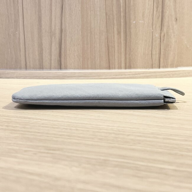 「全色買っちゃいました」無印良品の“かさばらないポーチ”片手でガバッと開いて使いやすい!「家族の分も買いました!」「さっと取り出せて、しまうのも楽」