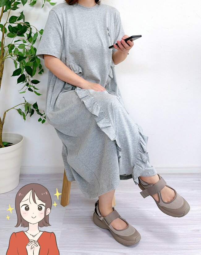 「素敵ですねと声をかけられた」ユニクロ新作の“華やかワンピース”後ろ姿までカワイイ！「色違いも購入しました」「縫製もシルエットも綺麗」