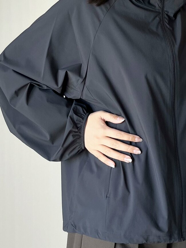 「3枚持ってます」「毎日使い倒したい」ユニクロの“着る日焼け止め”が軽くて着心地がいい…！「カバンに常備できるのが嬉しい」