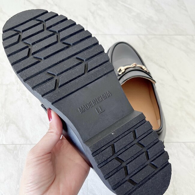 「長時間歩いても楽でした」ハニーズの“高見えローファー”がオンオフ使えてめっちゃ優秀!「スニーカー並の履き心地」「今っぽいシルエット」