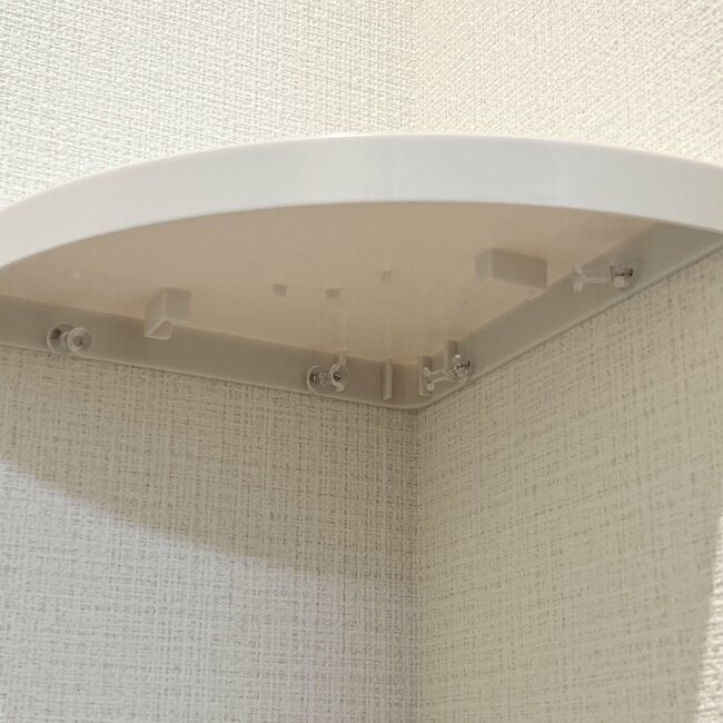 無印良品に売ってそう…！ダイソーでみつけた「浮かせる収納」110円とは思えないほど活躍しています！