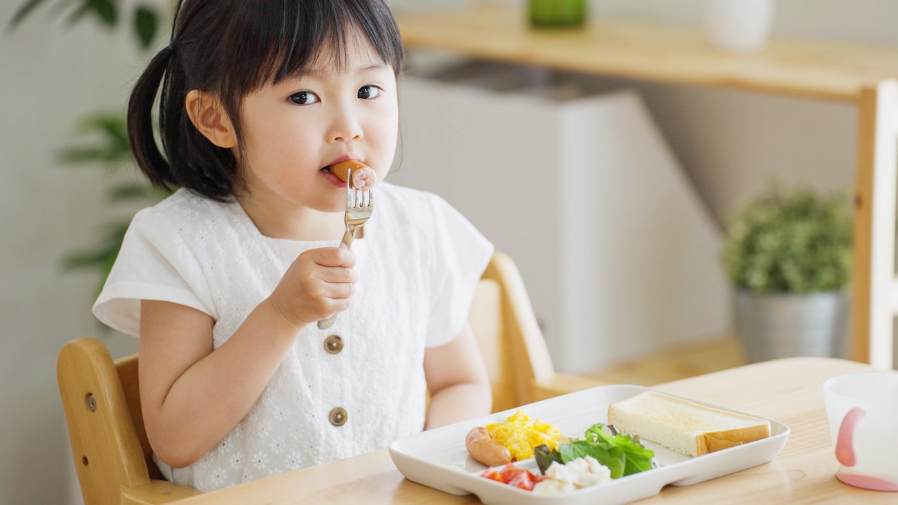 【小児科医が教える】ソーセージはゆでてから食べたほうがいい。その意外な理由とは?