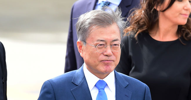 韓国の文政権は厳しい状況に追い込まれている