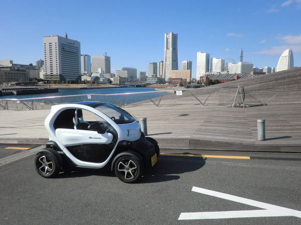 2015年「超小型車(超小型モビリティ)」ブーム到来!?<br />横浜市街での実証試験に通行人は興味津々