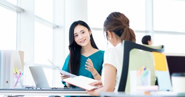 女性が働きやすい企業ランキング!3位イオン、2位ヤクルト、1位は?