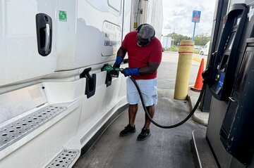 軽油価格高騰、米トラック運転手は生き残りを模索