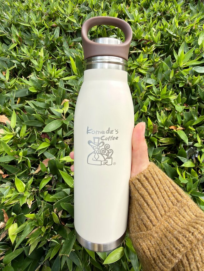 こういうのが欲しかった…！コメダ珈琲の「コメダおじさん柄ボトル」ハンドル付きだし、ドリンクが6時間経っても温かいんです！