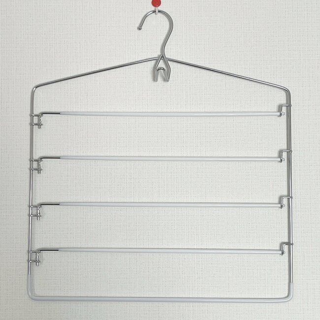 「3本購入しました」ニトリの“天才ハンガー”省スペースに5着も服をかけられる！「クローゼットがスッキリ！」「おすすめです」