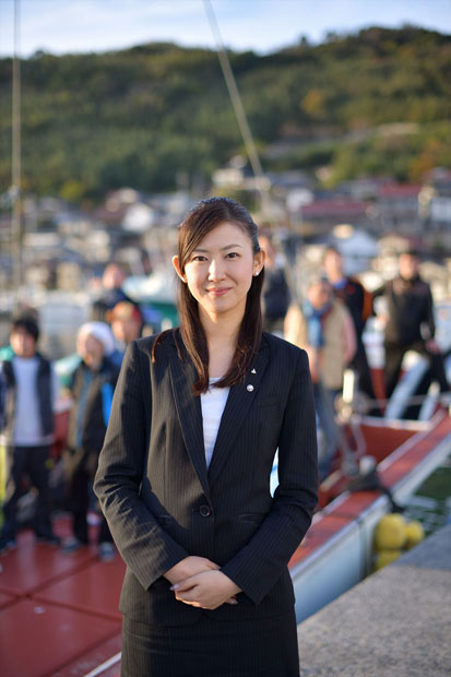 ピンヒール美女が漁船で大ゲンカ 彼女が島で荒くれ漁師たちをたばねる理由