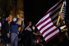 米主要都市の抗議デモ、左右両派・中道も不満