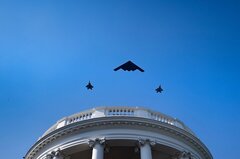 【社説】米軍立て直しに取り組んでいないトランプ氏
