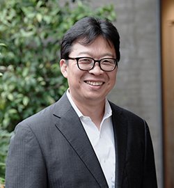 日本の家づくりをもっと自由に 建築士や大工を育て、木材を直接仕入れ