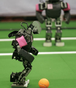 ロボットがサッカーで勝つ未来 <br />製造業からは雇用は生まれない