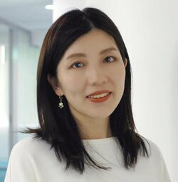 ［著者］
小林佳代子（こばやし・かよこ）
㈱キャリアデザインセンター　「女の転職type」編集長　
東京女子大学卒業後、新卒で（株）キャリアデザインセンター入社。転職情報誌及び転職サイト「type」、「女の転職type」の求人広告制作に携わる制作部に配属され、1,000社以上の企業の求人広告制作に携わる。その後、新卒採用担当、働く女性のためのWebマガジン「Woman type」編集長を経て、2018年「女の転職type」編集長に就任。20年にわたり、多くの働く女性の、迷いや悩みを広い視点で捉えつつ、常に深く寄り添い続けてきた。私生活では二男の母として奮闘中。
「女の転職type」　https://woman-type.jp/