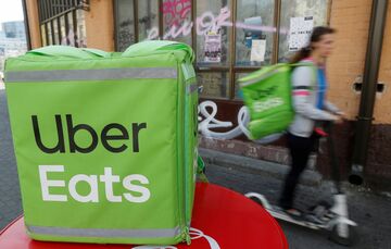 ウーバー決算、配車事業の黒字食いつぶすイーツ