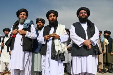 タリバン、米軍撤退で祝勝ムード　イスラム法に基づく統治へ