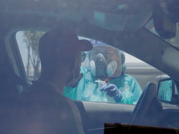 米国の新型コロナ検査、依然として及第点に届かず