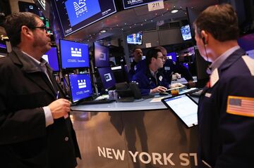 NYダウ700ドル上昇　利上げ巡り楽観ムード