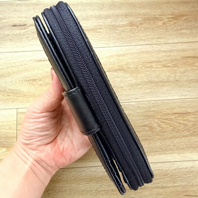 【しまむら】レシートや病院の明細書がすっぽり入って便利！979円の「ポケットたくさん財布」お会計がスムーズになって嬉しい！《購入レビュー》