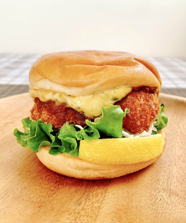 「モスの最高傑作だと思ってる」「美味すぎて飛ぶ」モスバーガーの“贅沢すぎるメニュー”最後まで感動しっぱなしの一品でした！「超ボリューミー」
