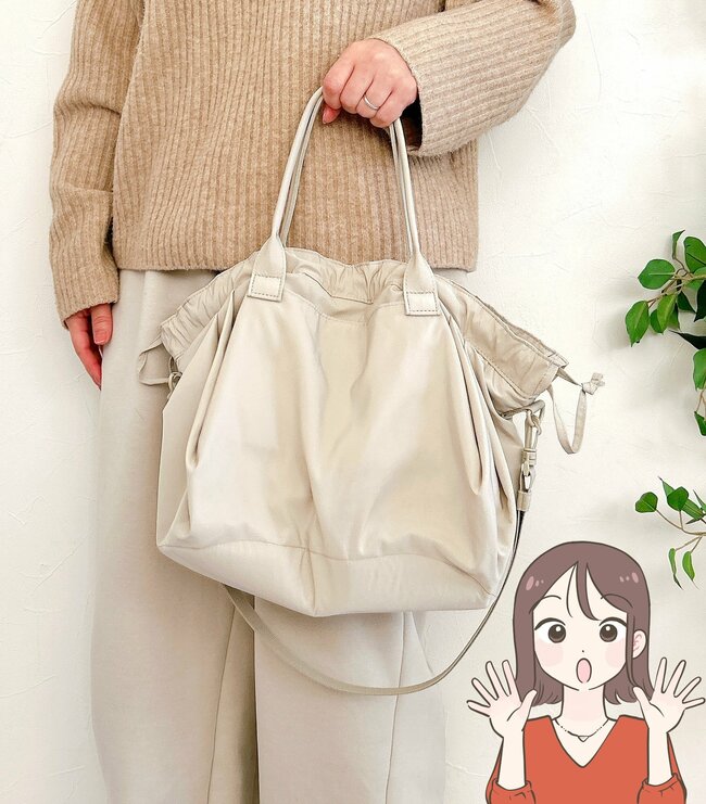 「かわいい!買わずにいられなかった」ユニクロCの“めちゃ軽バッグ”ガバッと開いて楽ちんすぎる…!「使い心地最高です」「見た目以上に入る」