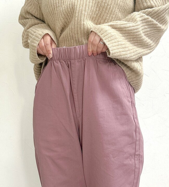 「最高のパンツ、ストレス無し」無印良品の“1990円パンツ”が1年中使える名品だった…！「太もものシルエットを拾わない」「形が本当に綺麗」