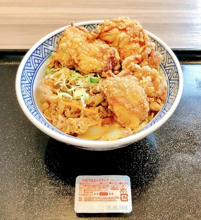 もう普通の牛丼に戻れないかも…吉野家の“よくばり丼”ウマすぎて白米が止まらないよ！「激烈うまいんだけど」「旨さに戦慄してる」