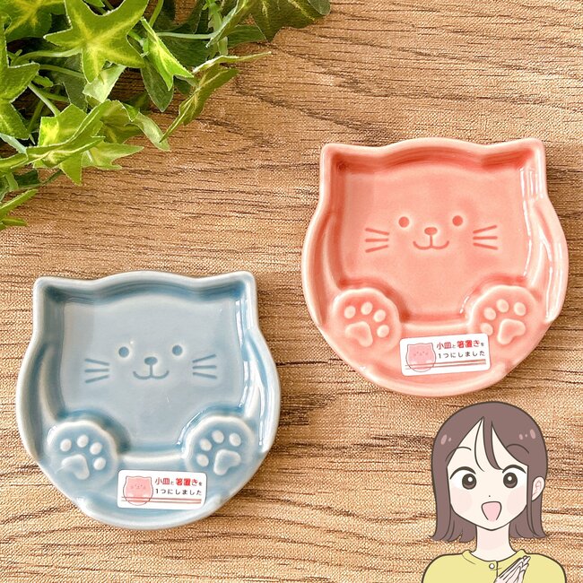 待って、天才すぎる…!セリアで見つけた「ネコちゃん食器」小皿と箸置きが合体してるんだけど!