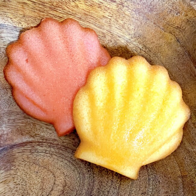 昭和にタイムスリップしたみたい!コージーコーナーの「レトロかわいいバッグ」お菓子がたっぷり入っててコスパすごい!《購入レビュー》