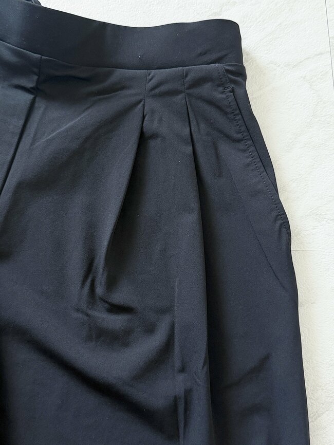 「2本買いました」「汗もすぐ乾く」ユニクロの“ひんやりワイドパンツ”あまりの快適さにビックリ！「着こなしが簡単」【購入レビュー】
