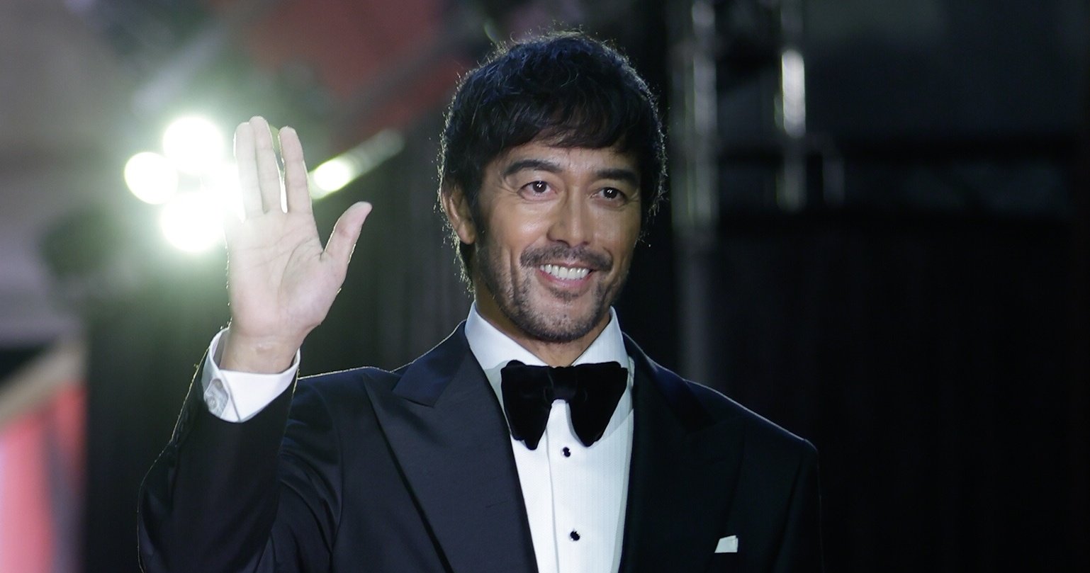 【閲覧注意】投稿から大炎上！阿部寛がとんでもない目に遭う映画がゾッとする…