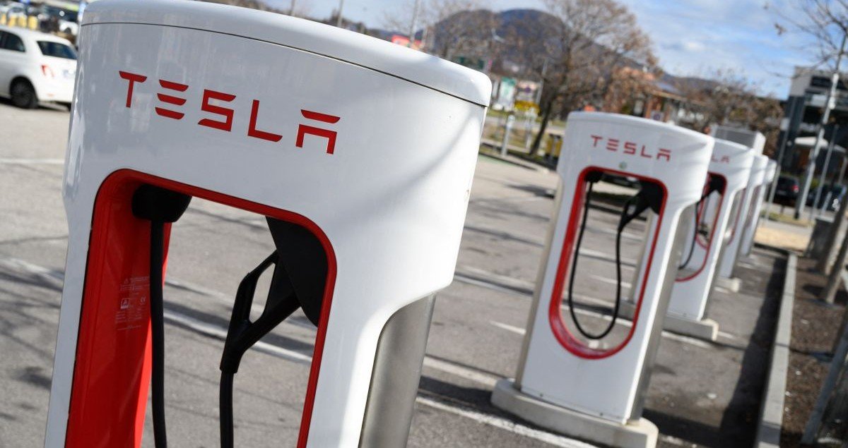 テスラは維持、BYDは激減…「新・EV補助金」で明暗分かれた黒船2社、日本攻略の勝ち筋は？