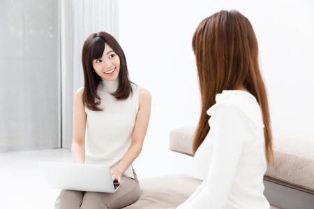 気まずさを一瞬で解消する「あいさつ+ひと言」