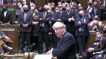 英首相が謝罪、ロックダウン中のパーティー出席巡り