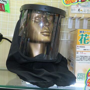 花粉を物理的に防ぐサンコーのフード型「花粉ブロッカー」