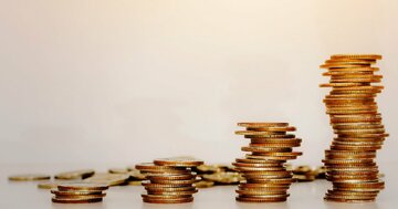 銅、鉄鉱石、木材が最高値更新、資源価格急騰の「二大要因」