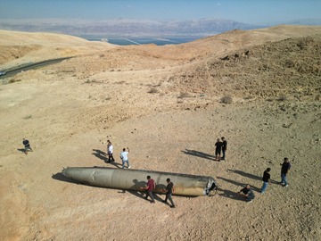 イスラエル、イラン攻撃の好機か　ハマスとヒズボラ弱体化で