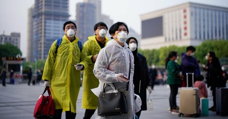 終わらぬコロナ戦争、封鎖解除の武漢「成果」誇示も