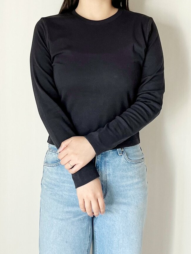 「毎年出してほしい」「これが欲しかった！」ユニクロの“1290円トップス”脚長効果バツグンの名品でした！「私の中でベストセラー！」