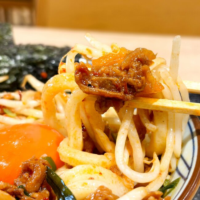 背徳感ヤバすぎるって…!丸亀製麺の“てんこ盛りメニュー”お腹いっぱいになって大満足!「実にジャンキー」「明日も食べたい」