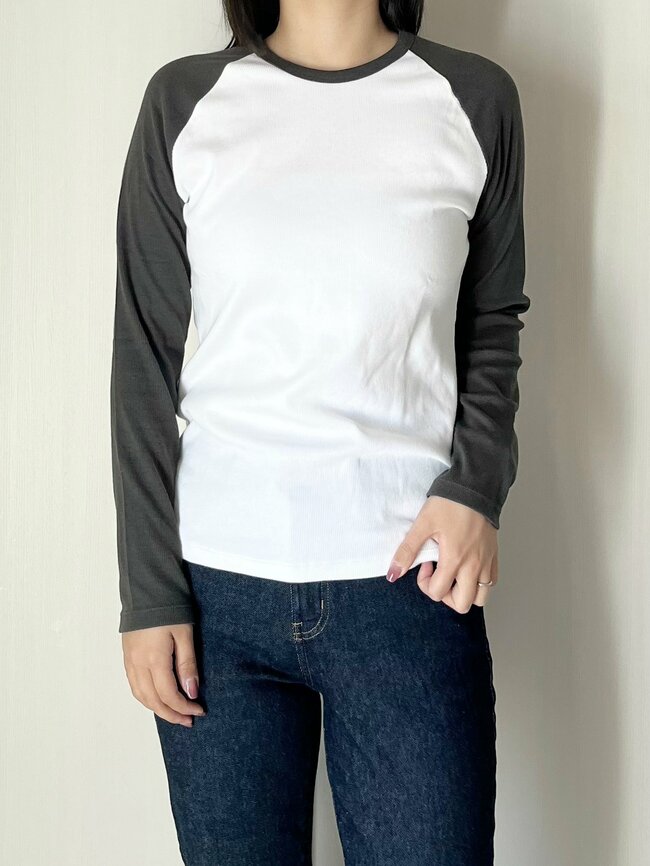 「全色欲しくなる」「何回も購入しています」ユニクロの“1290円トップス”ロングシーズン着回せてコスパいい!「夫にスタイルが良く見えると言われました」