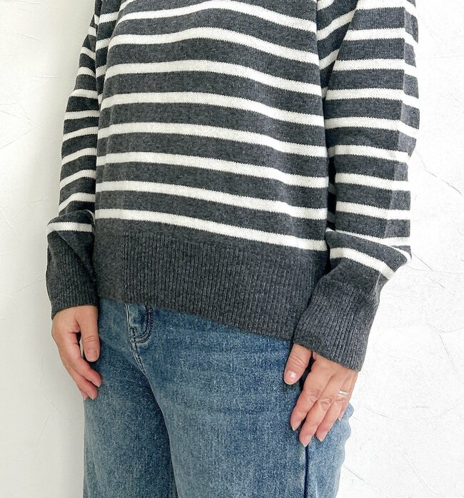 「着心地よすぎて色違いほしい」無印良品の“着痩せニット”着回しが止まりません！「この冬一番着ているセーター」「着膨れせずスッキリ着られる